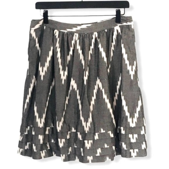 The Limited Dresses & Skirts - The Limited Womens Chevron Print Skirt Medium Gray White Knee Length Pleated